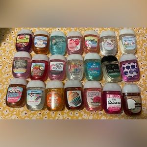 21 Bath and Body Works Hand Sanitizers+3 Bag Holders